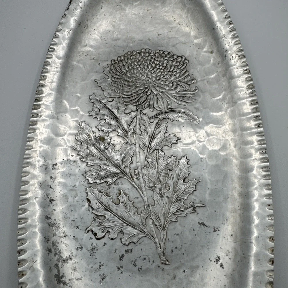 Trade Continental Silverlook Hand Wrought #571 Dandelion Bread Tray Hammered‎